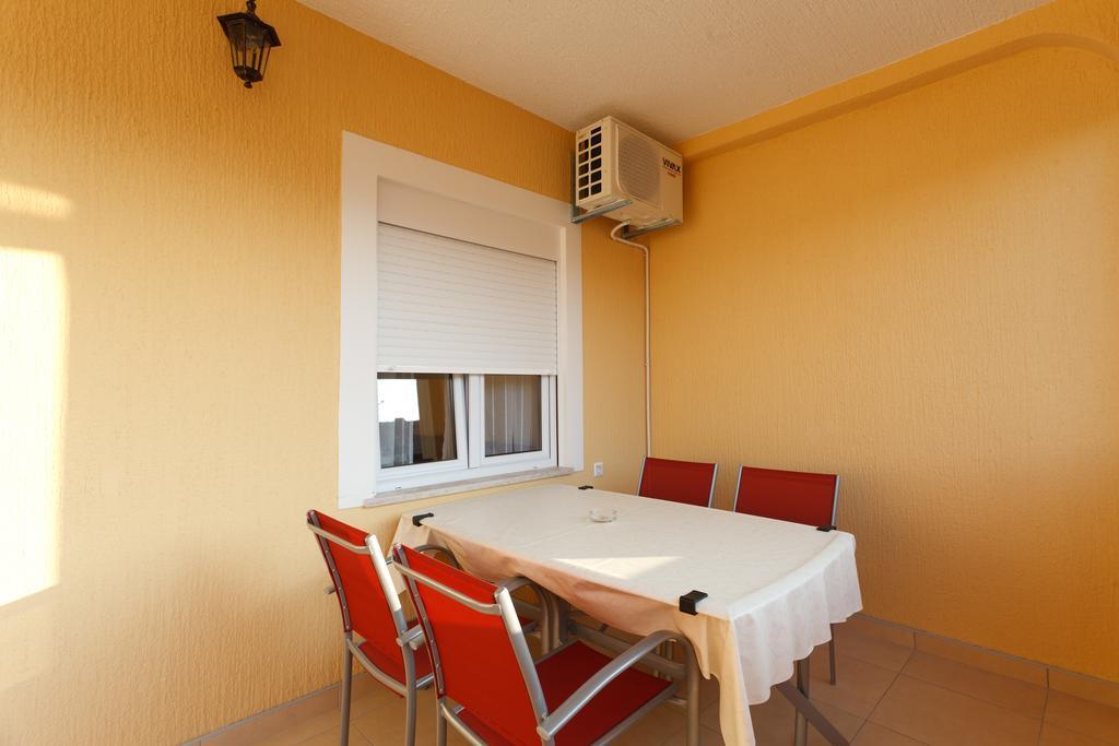Apartmani Juric เวอร์ซาร์ ภายนอก รูปภาพ