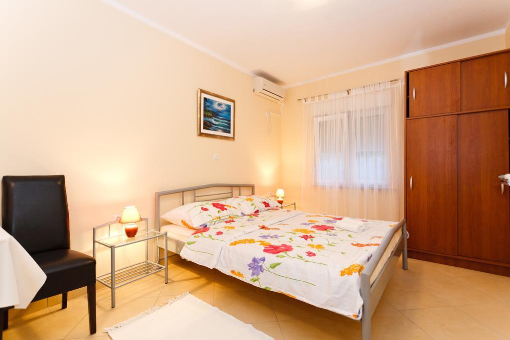 Apartmani Juric เวอร์ซาร์ ภายนอก รูปภาพ