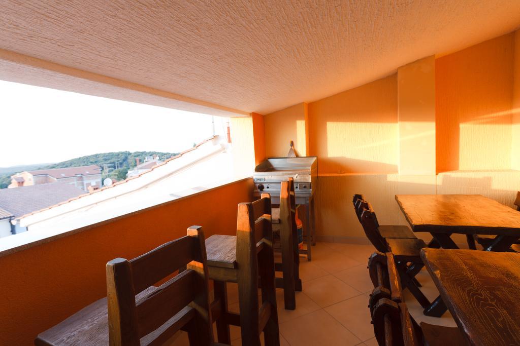 Apartmani Juric เวอร์ซาร์ ภายนอก รูปภาพ