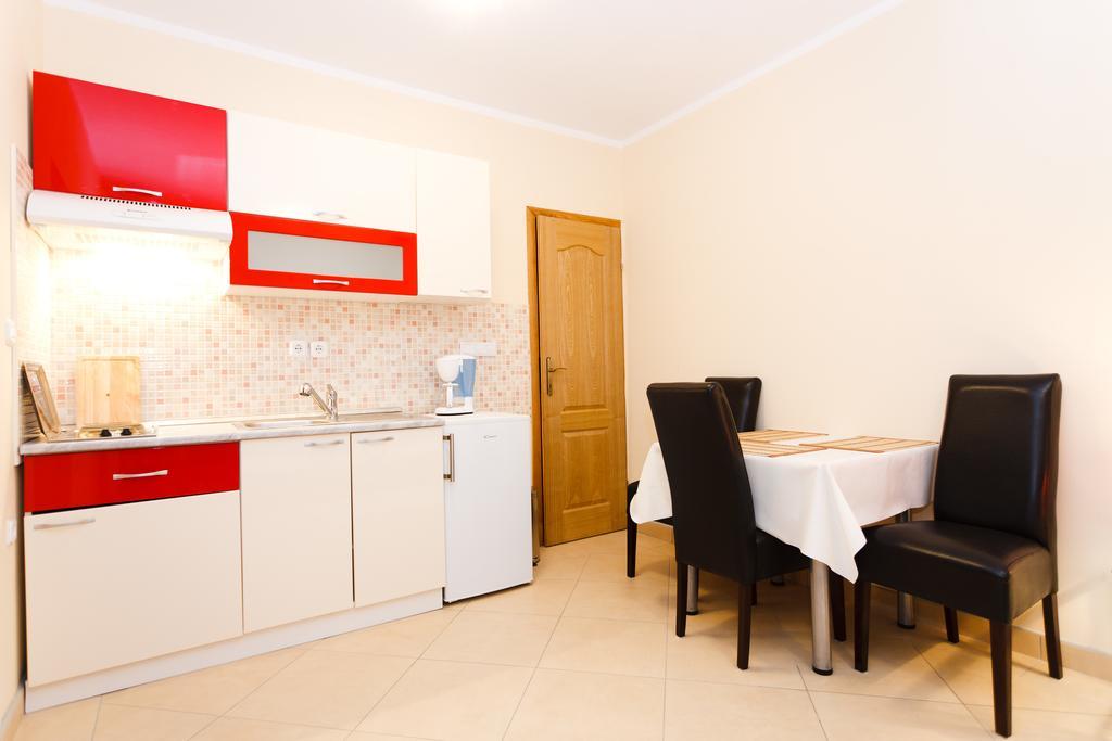 Apartmani Juric เวอร์ซาร์ ภายนอก รูปภาพ