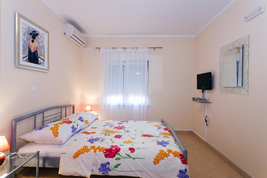 Apartmani Juric เวอร์ซาร์ ภายนอก รูปภาพ